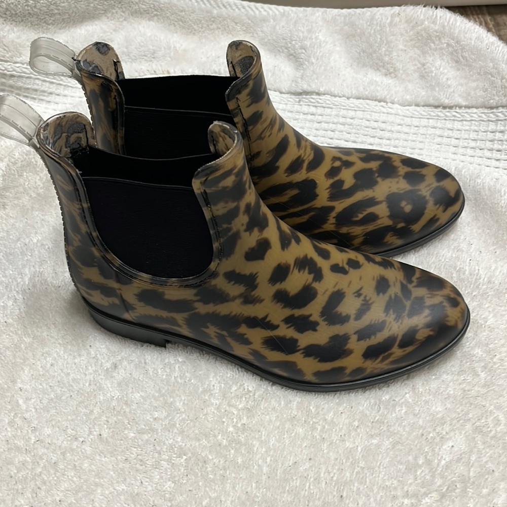 Joules leopard print short rain boots size 4 women’s fit like size 5.